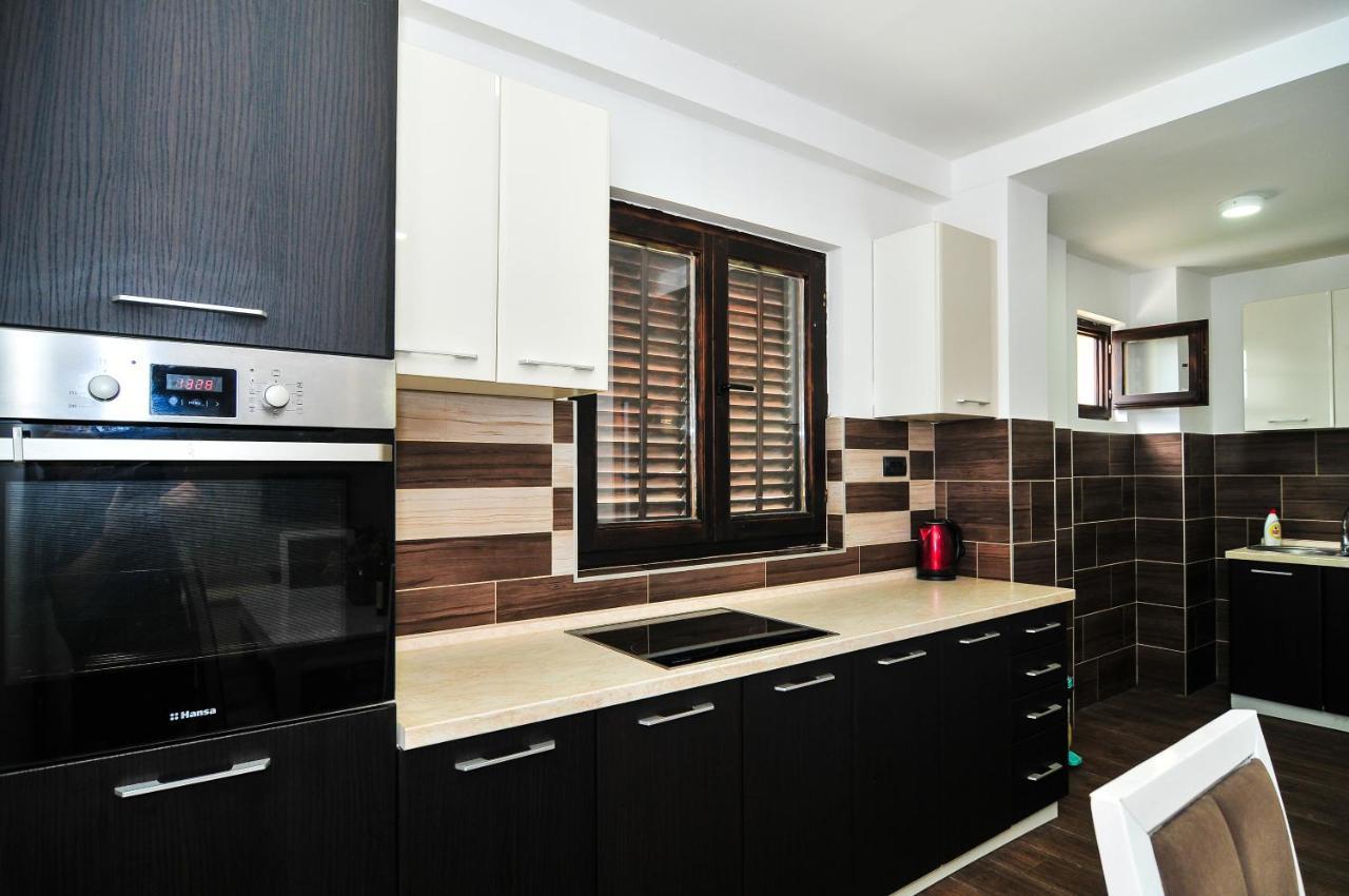 Milosavljevic Apartments Тиват Экстерьер фото