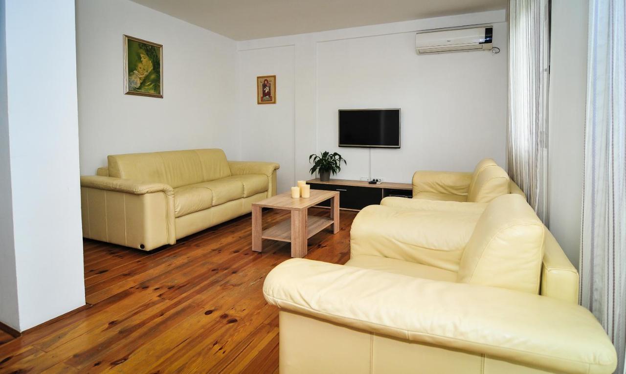 Milosavljevic Apartments Тиват Экстерьер фото