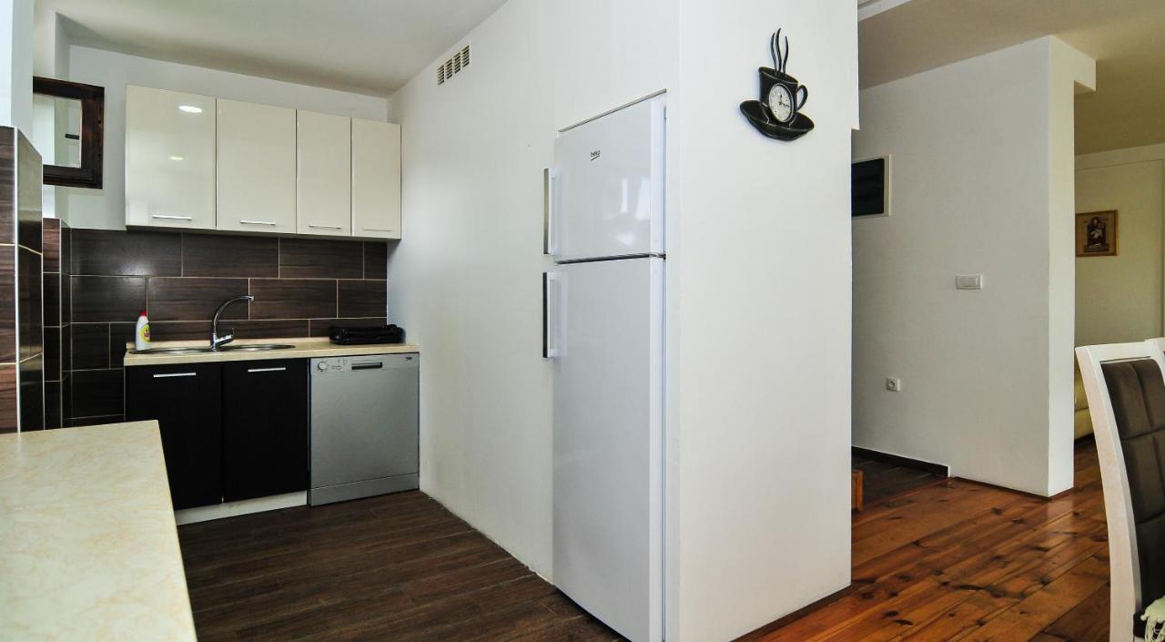 Milosavljevic Apartments Тиват Экстерьер фото