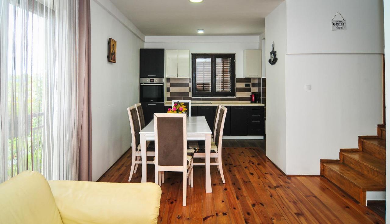 Milosavljevic Apartments Тиват Экстерьер фото