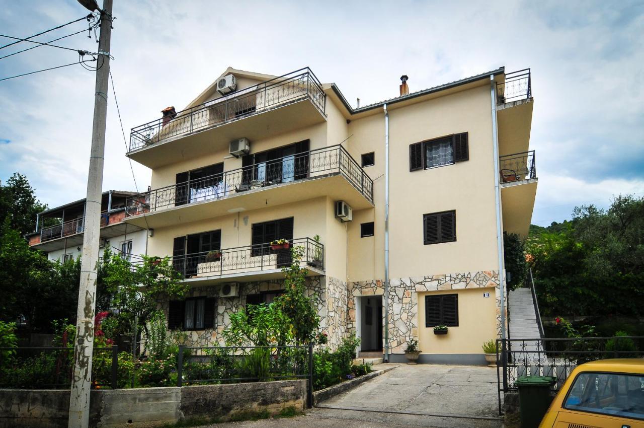 Milosavljevic Apartments Тиват Экстерьер фото