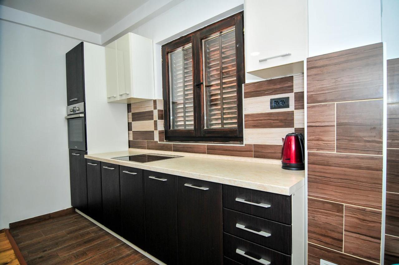 Milosavljevic Apartments Тиват Экстерьер фото