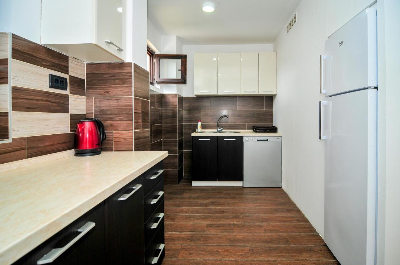 Milosavljevic Apartments Тиват Экстерьер фото