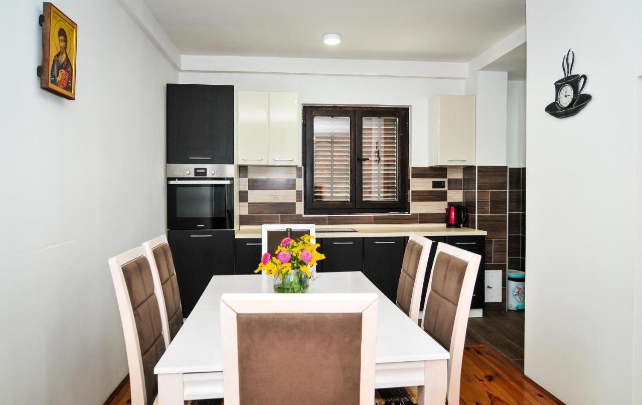 Milosavljevic Apartments Тиват Экстерьер фото