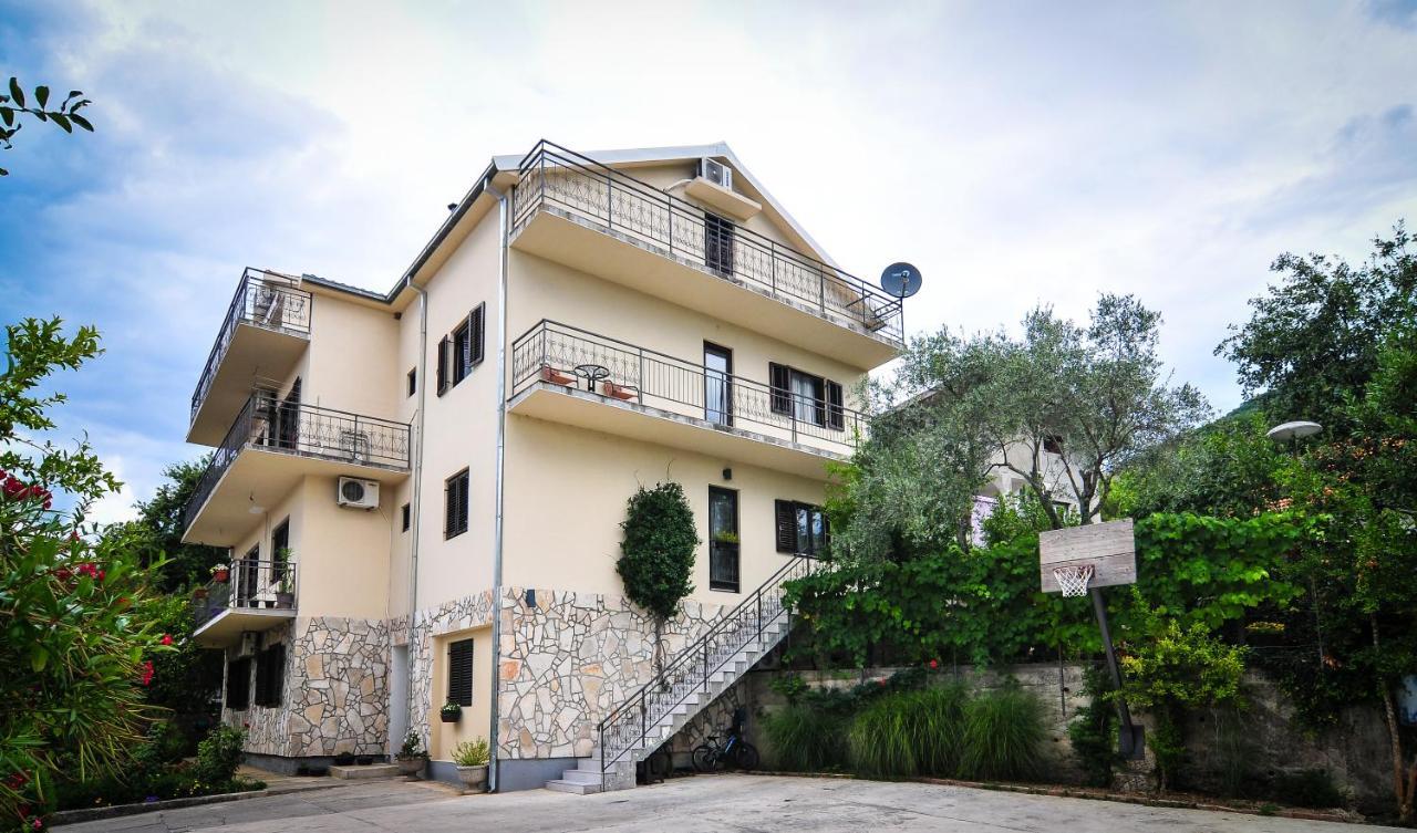 Milosavljevic Apartments Тиват Экстерьер фото