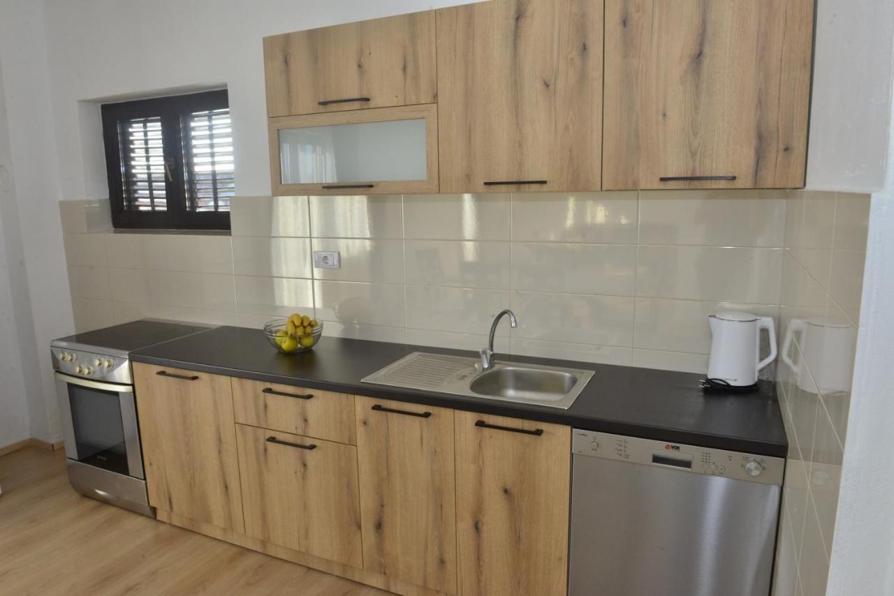 Milosavljevic Apartments Тиват Экстерьер фото