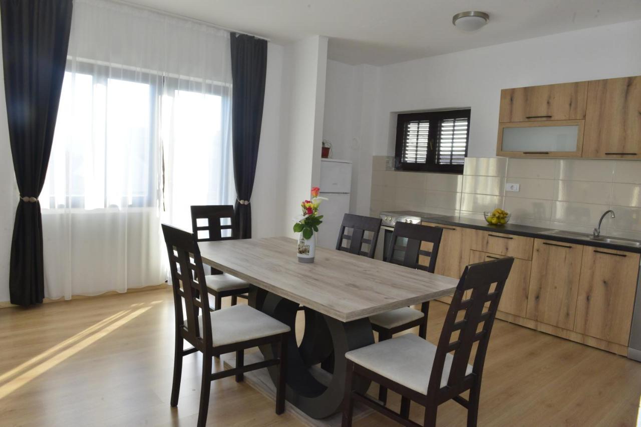 Milosavljevic Apartments Тиват Экстерьер фото