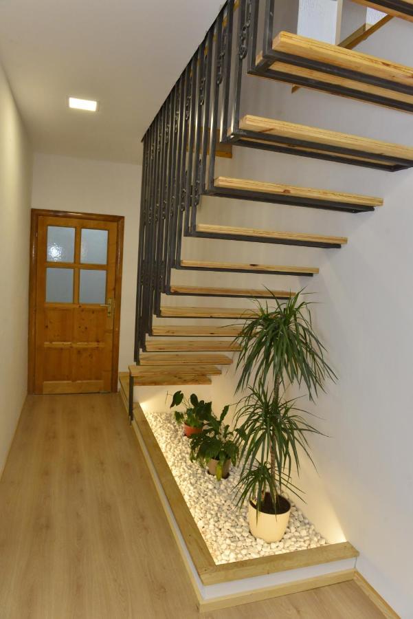 Milosavljevic Apartments Тиват Экстерьер фото