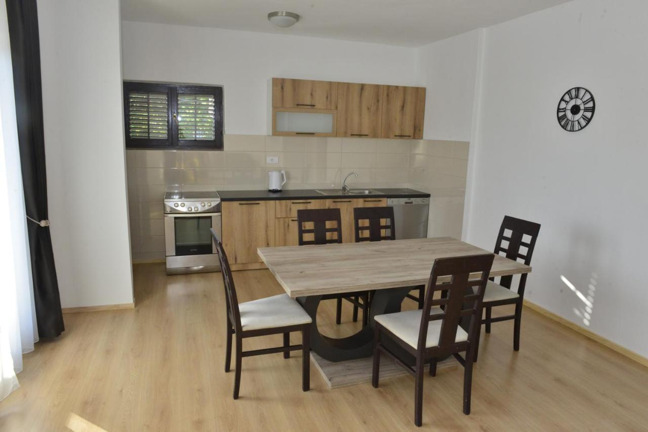 Milosavljevic Apartments Тиват Экстерьер фото