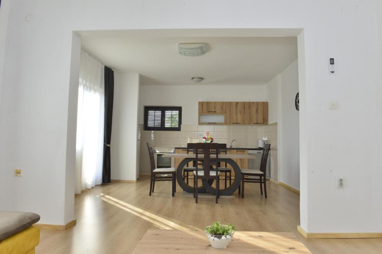 Milosavljevic Apartments Тиват Экстерьер фото