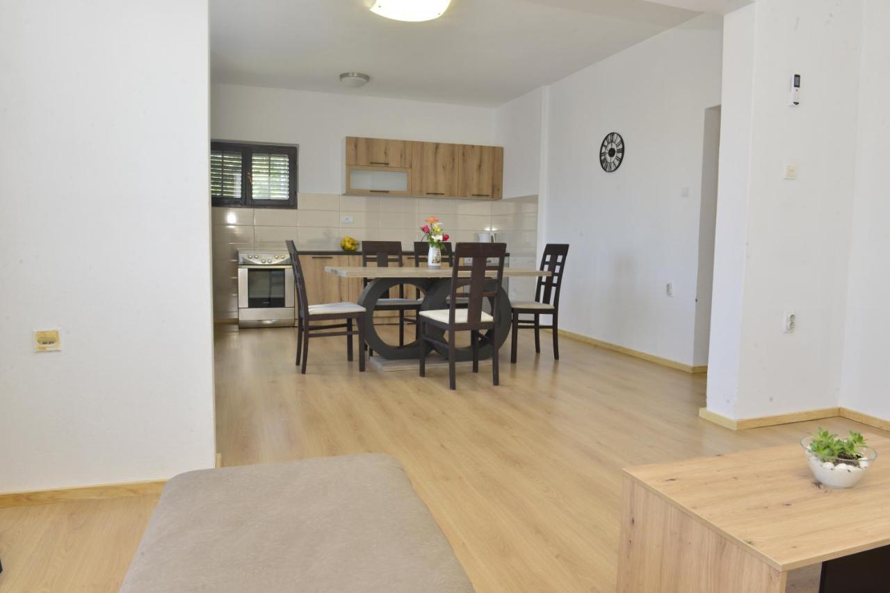 Milosavljevic Apartments Тиват Экстерьер фото