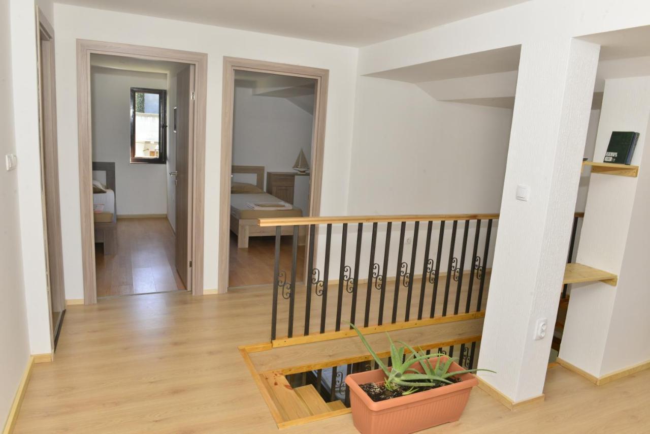 Milosavljevic Apartments Тиват Экстерьер фото