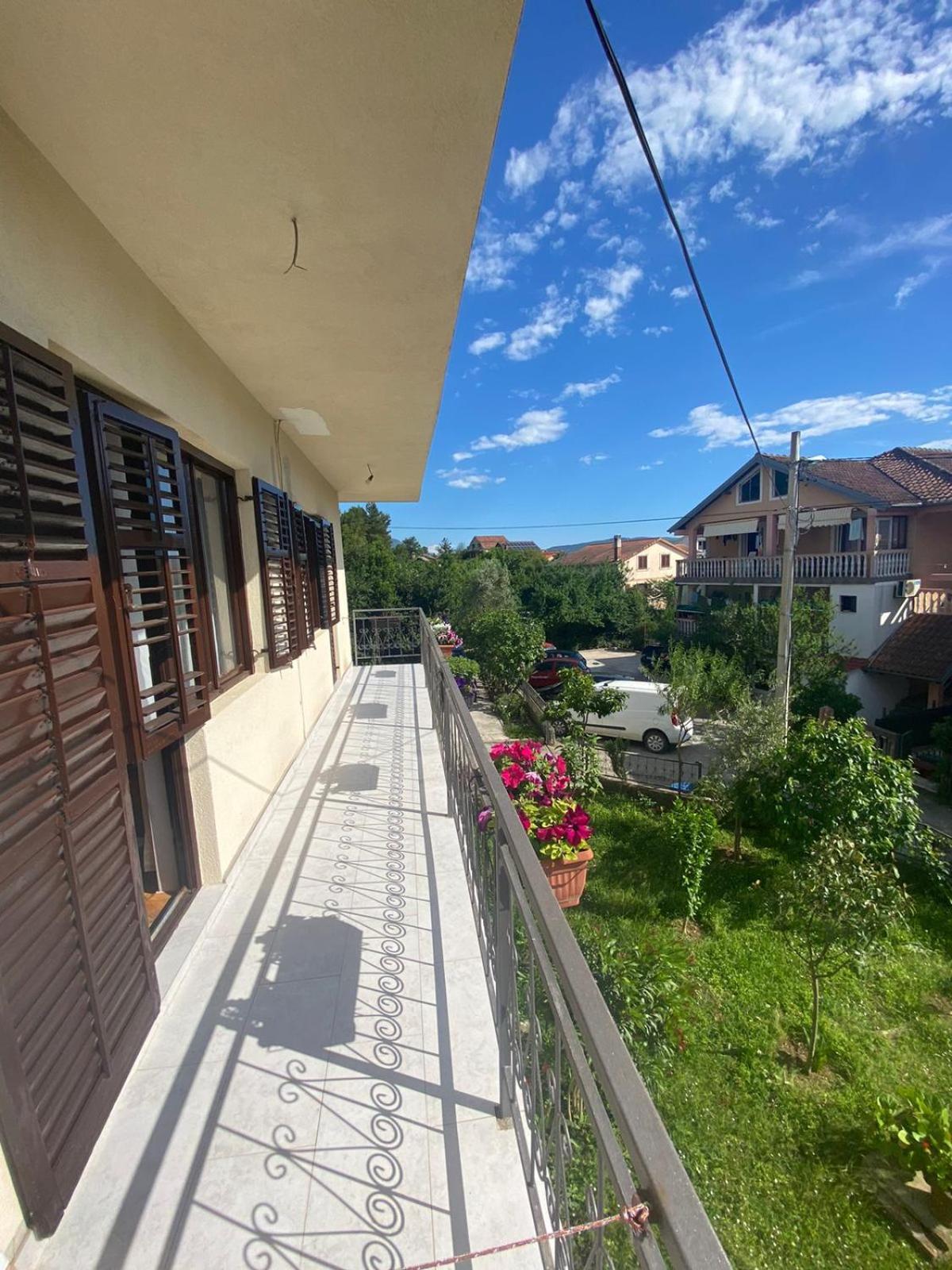 Milosavljevic Apartments Тиват Экстерьер фото