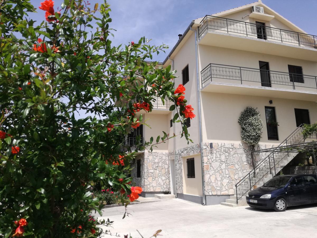 Milosavljevic Apartments Тиват Экстерьер фото